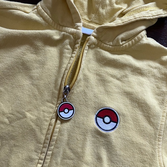 PIKACHU HOODIE SIZE XS/4/5 - Picture 5 of 5